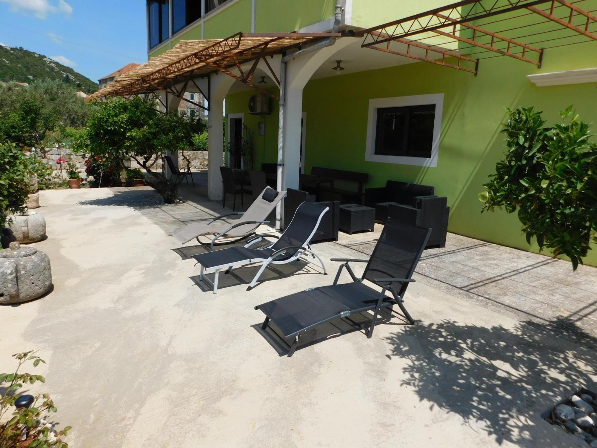 Apartments Leo Janjina Екстер'єр фото
