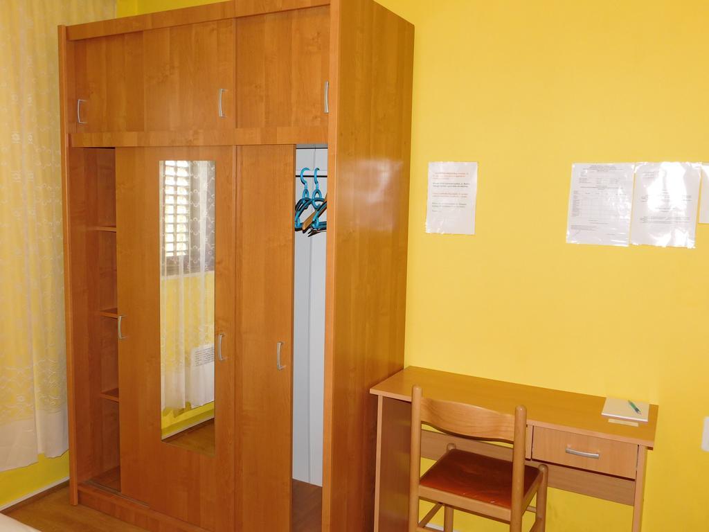 Apartments Leo Janjina Екстер'єр фото