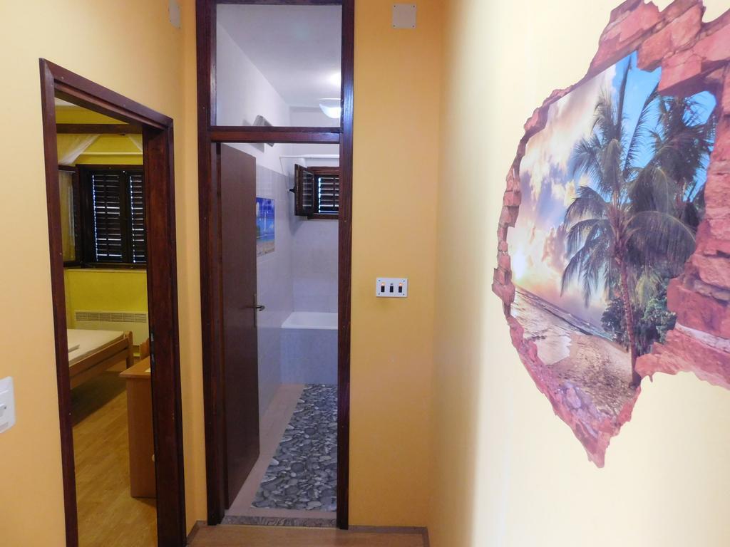 Apartments Leo Janjina Екстер'єр фото