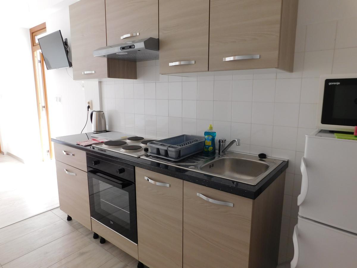 Apartments Leo Janjina Екстер'єр фото