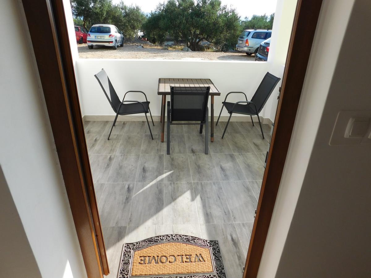 Apartments Leo Janjina Екстер'єр фото