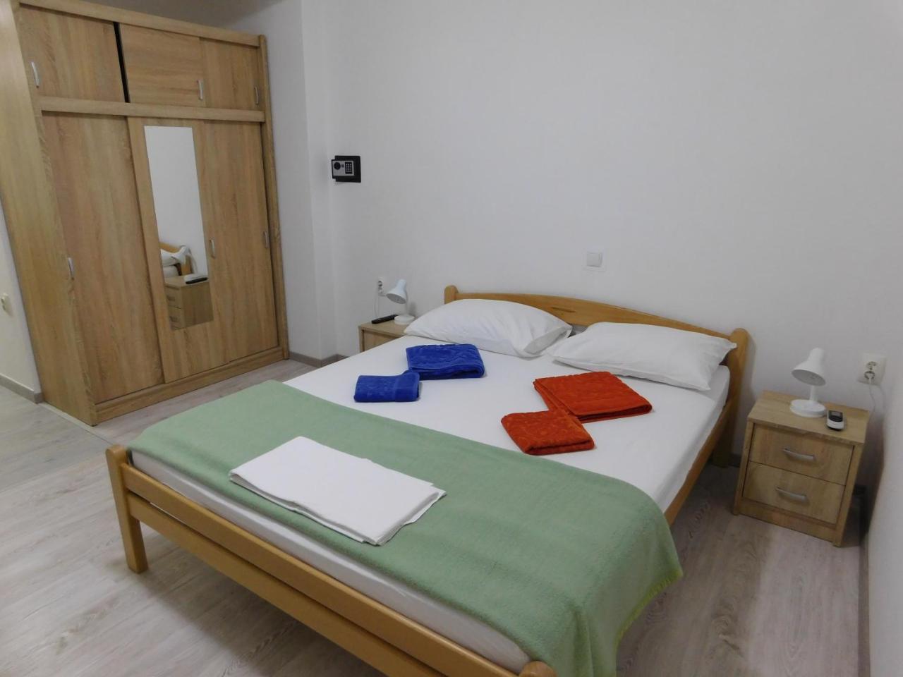 Apartments Leo Janjina Екстер'єр фото
