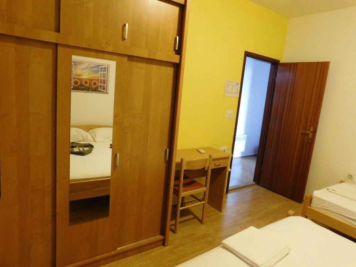 Apartments Leo Janjina Екстер'єр фото