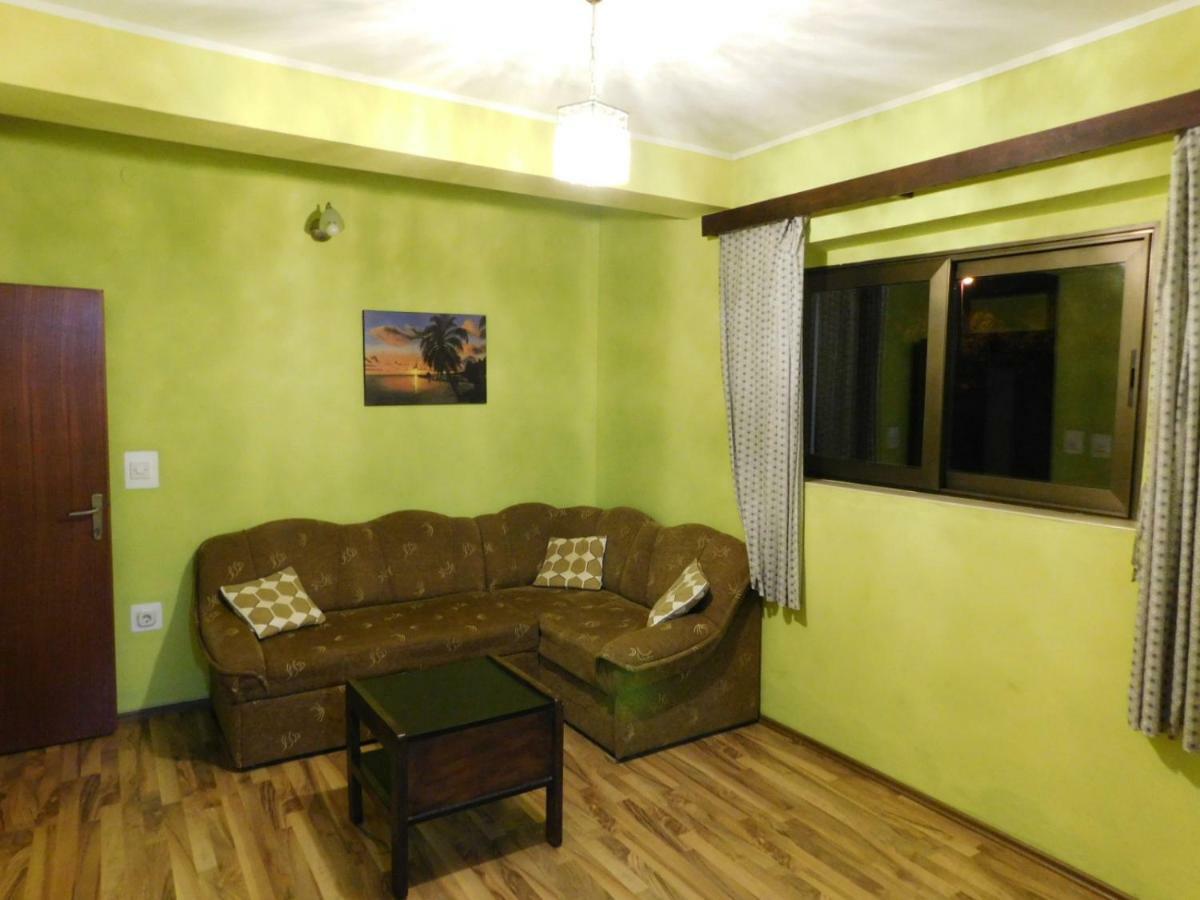 Apartments Leo Janjina Екстер'єр фото