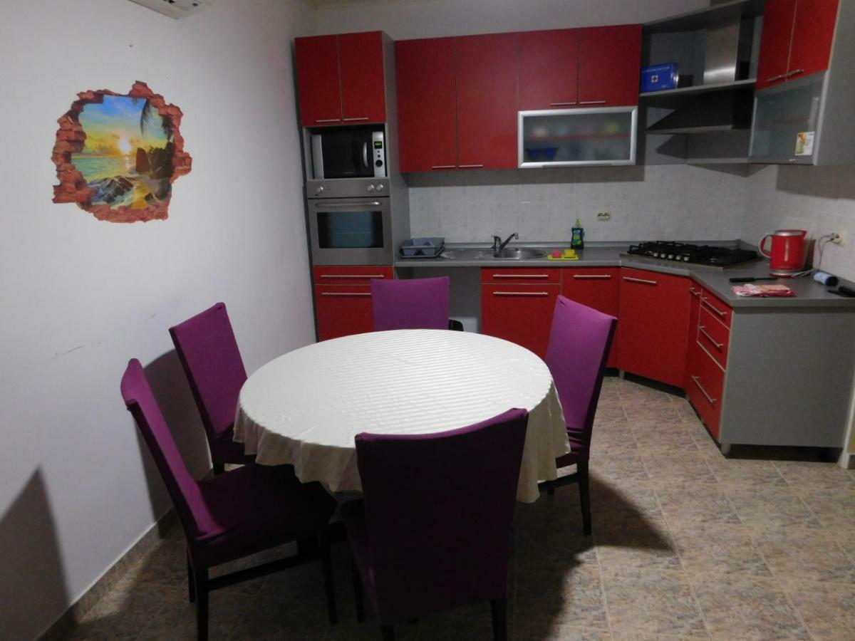 Apartments Leo Janjina Екстер'єр фото